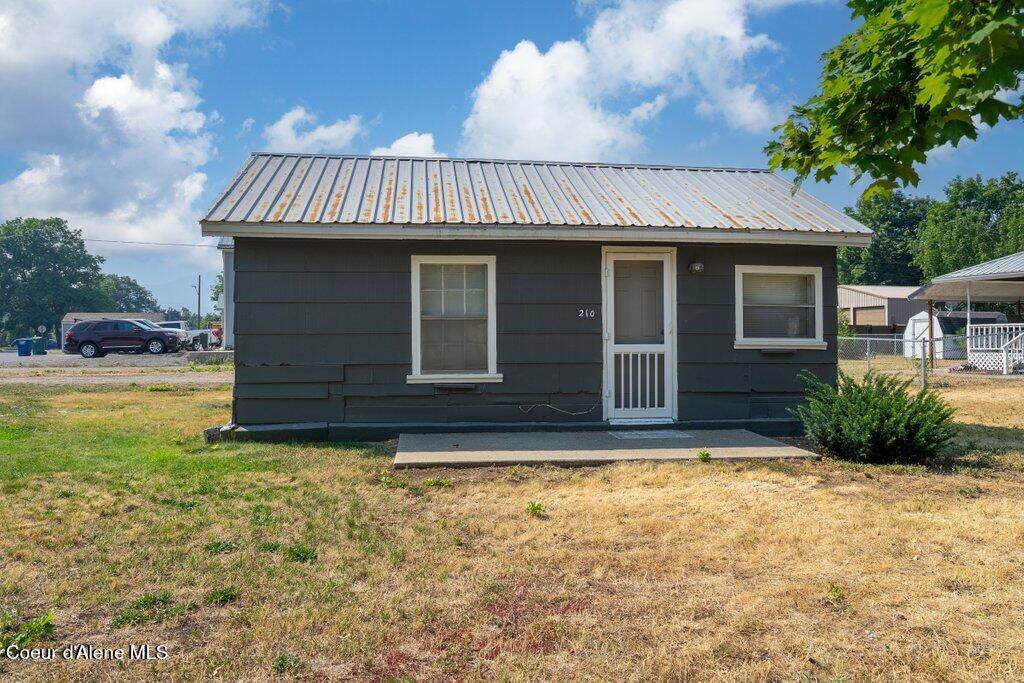 210 11th Ave - Photo 1