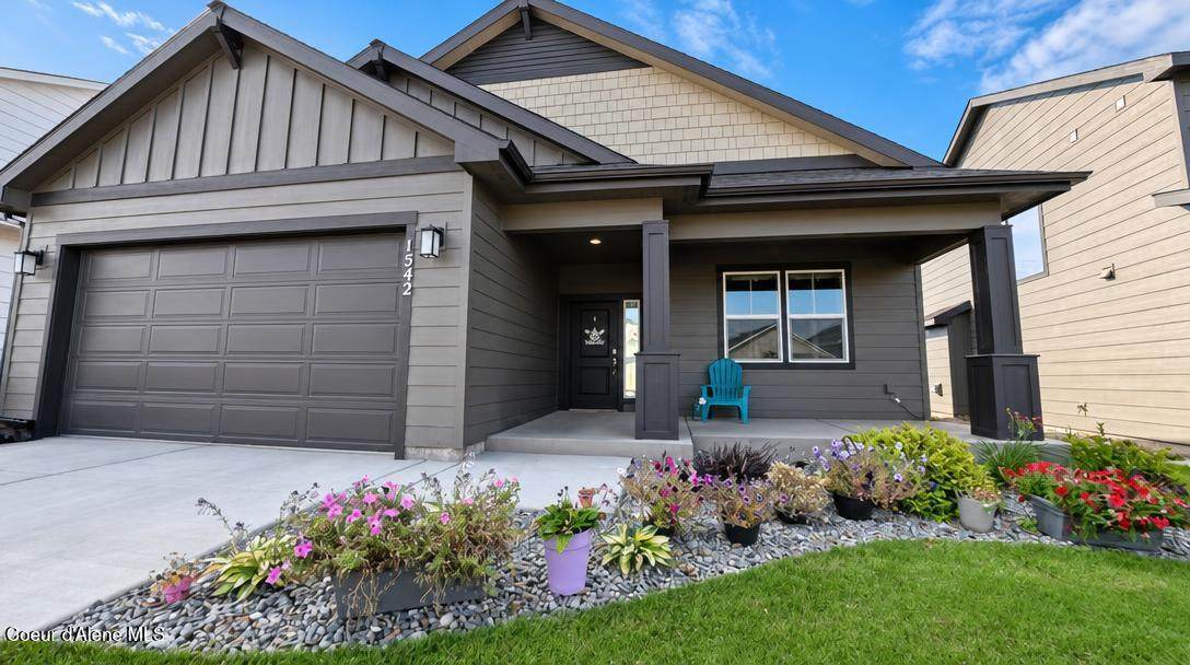 1542 Okanogan Ave - Photo 1