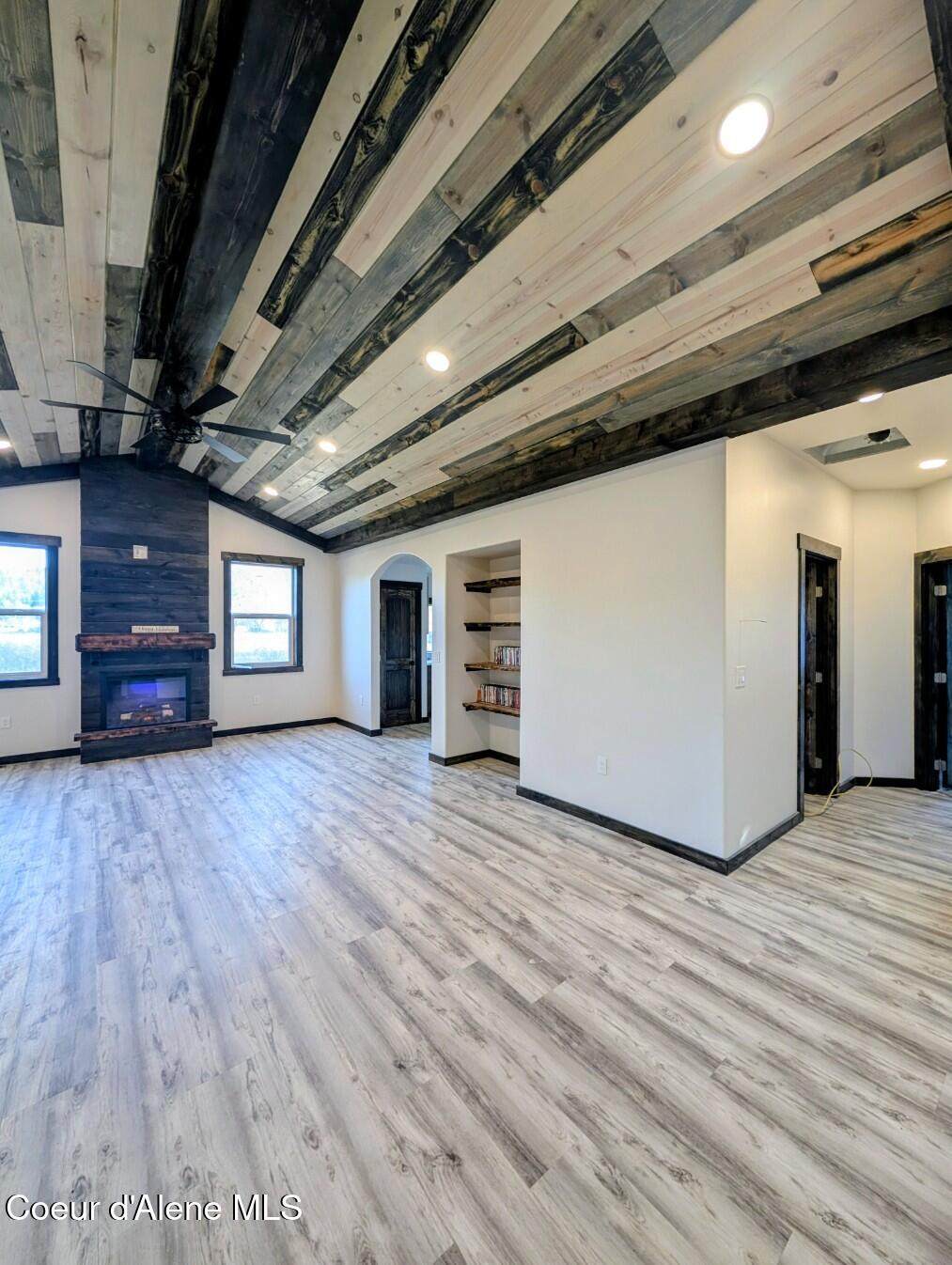 6856 Selkirk St - Photo 1