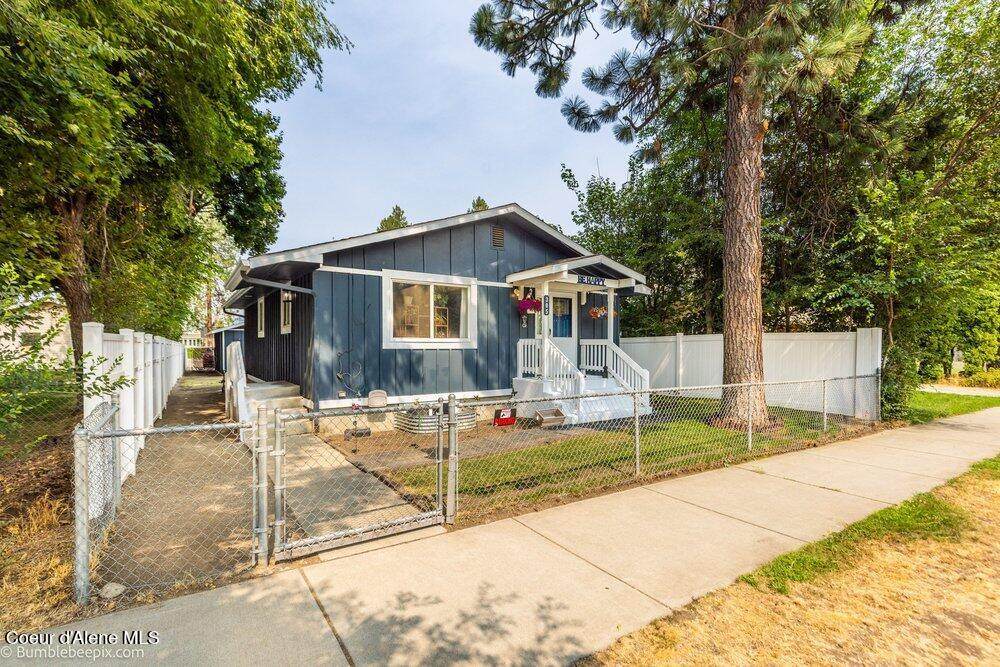 305 15th Ave - Photo 1