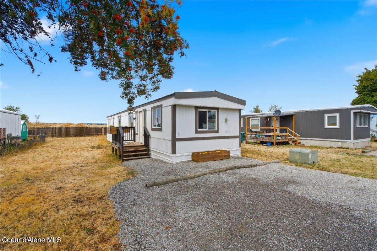 10657 Benoit St - Photo 1