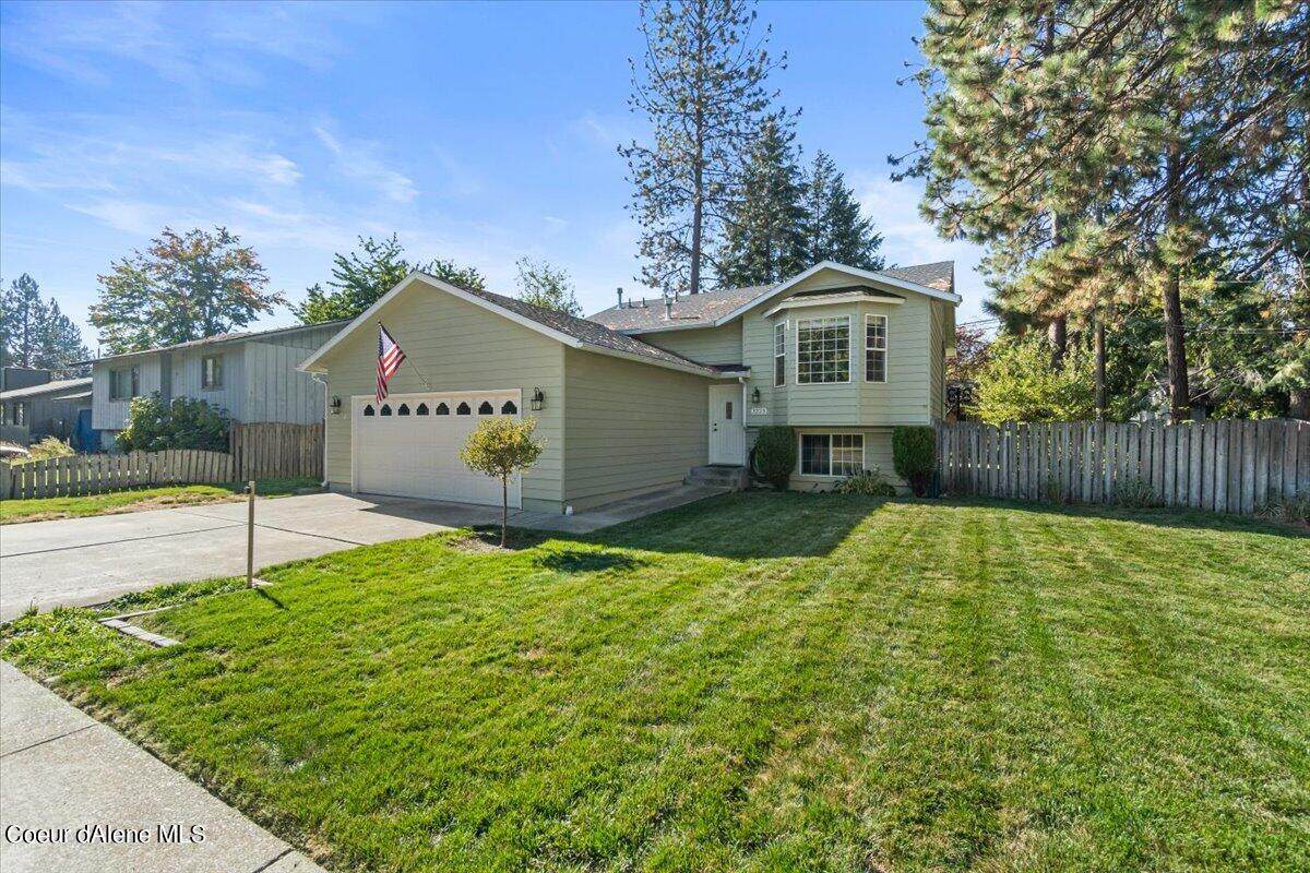 3223 8TH St - Photo 1