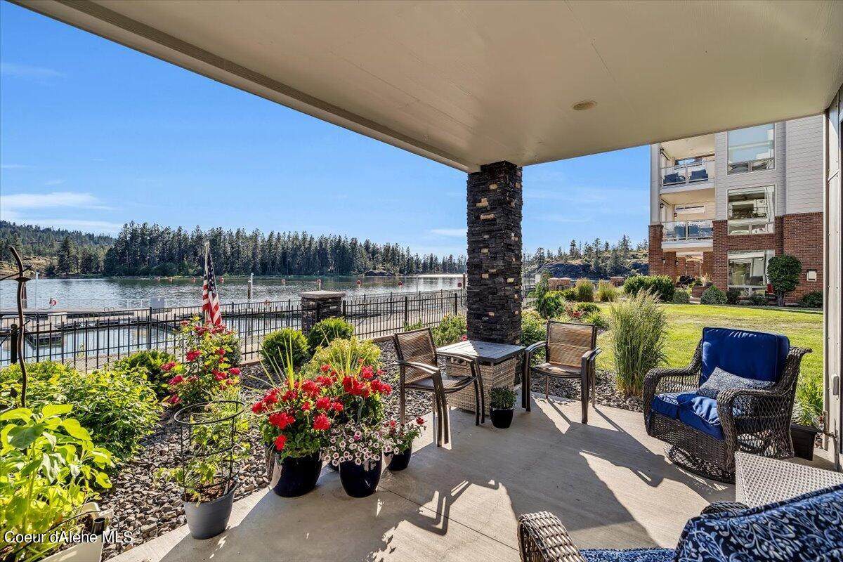 447 Waterside Dr - Photo 1