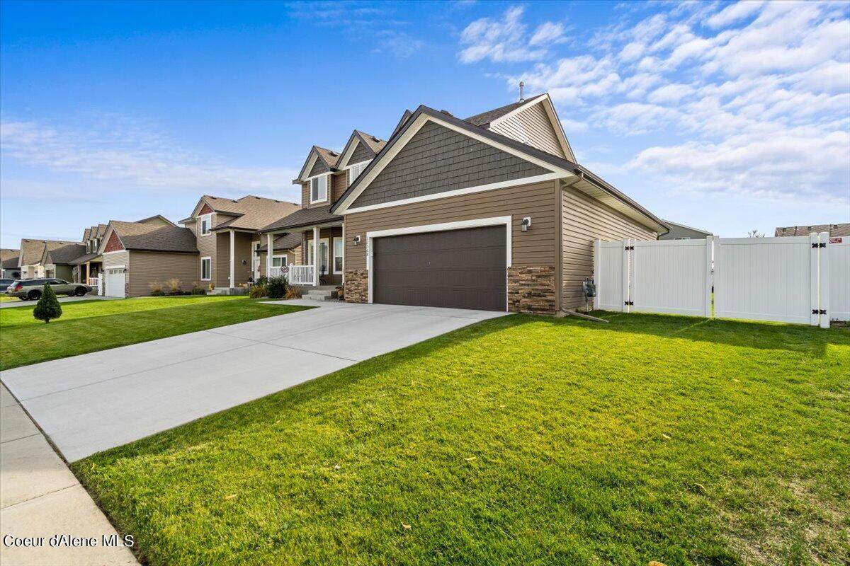 12368 Wellington Ave - Photo 1