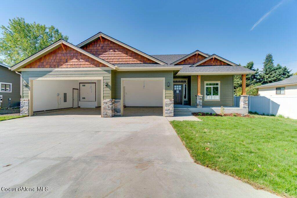 921 Ashworth Ln - Photo 1