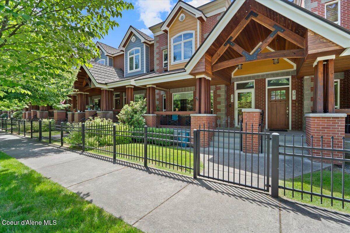 303 11TH St - Photo 1