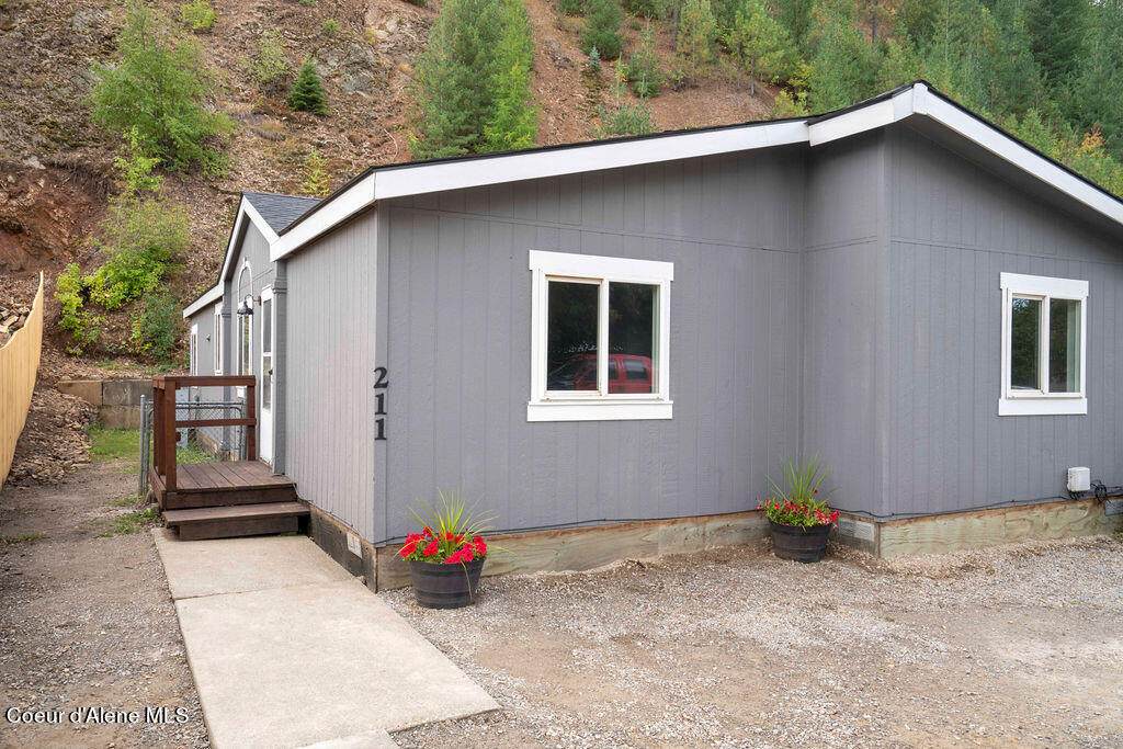 211 Hill St - Photo 1