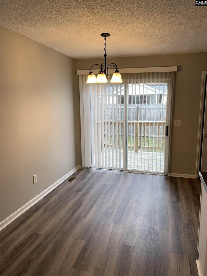 4 Londonderry Square - Photo 1