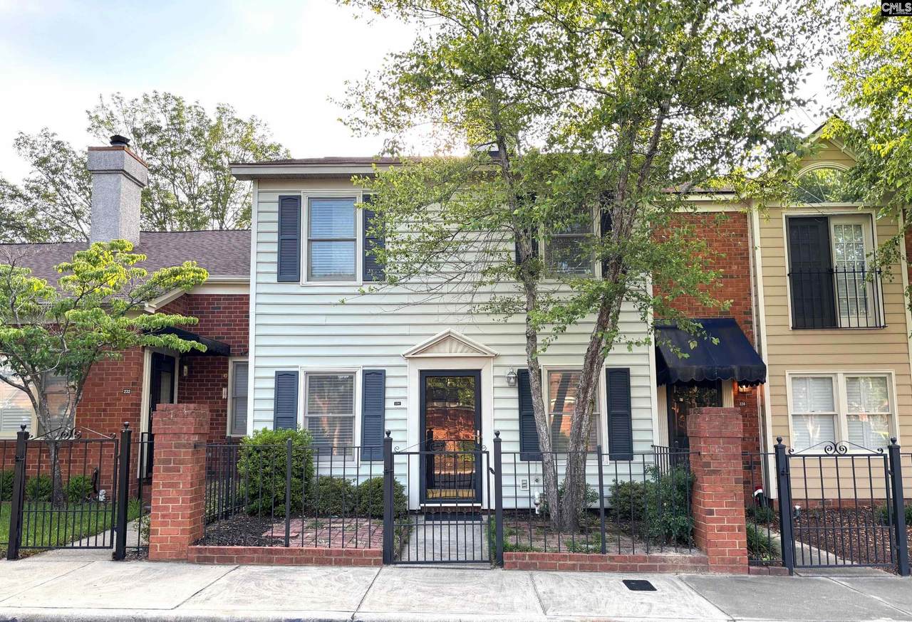 230 Carlyle Circle - Photo 1