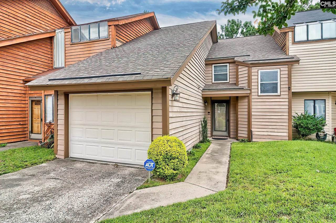 204 Hounds Court - Photo 1