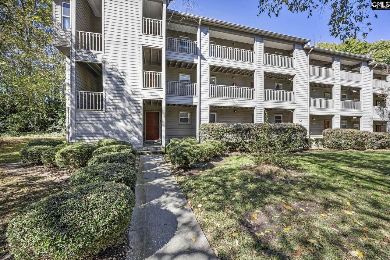 633 Edgewater Lane - Photo 1