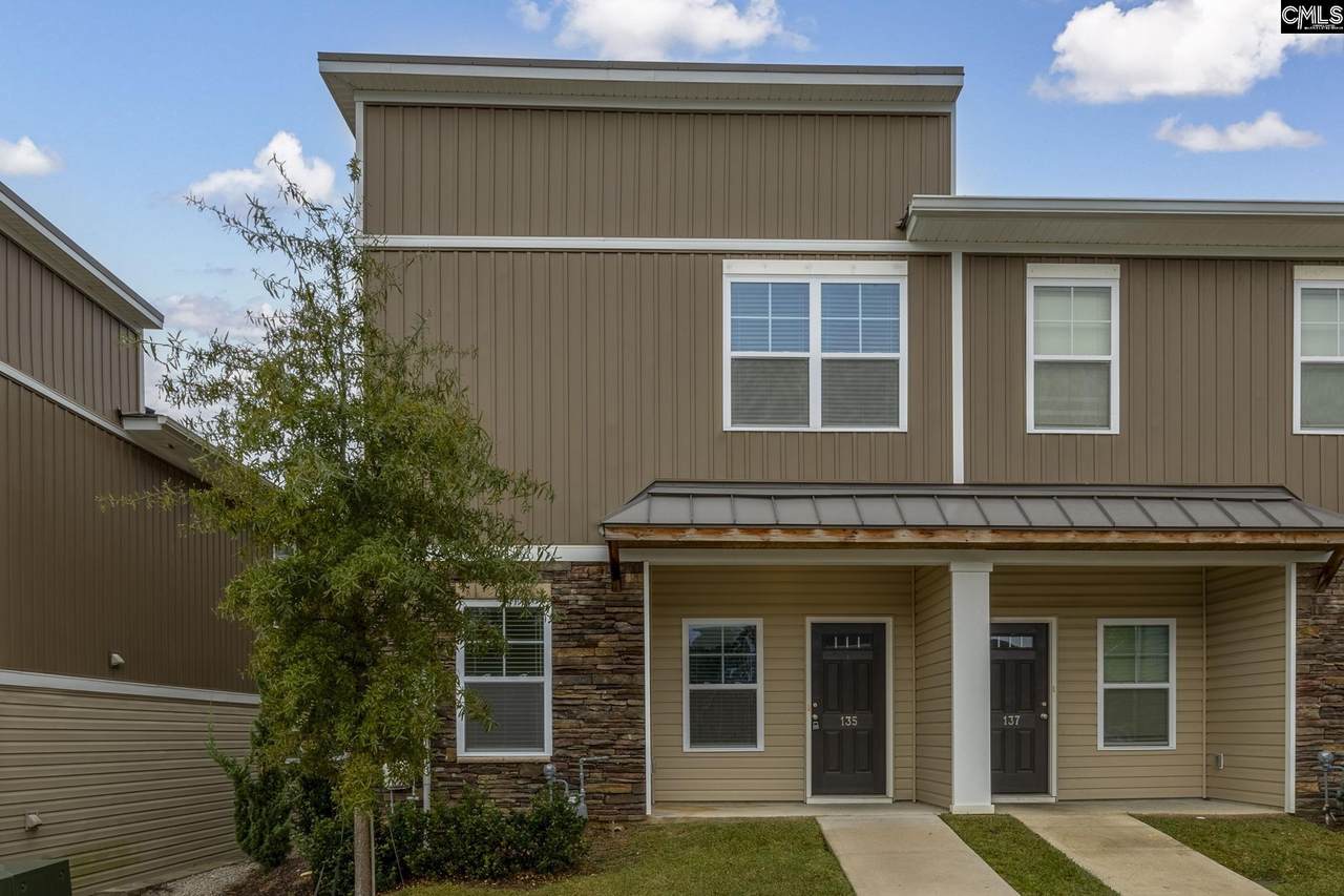 135 Hunters Grove Drive - Photo 1