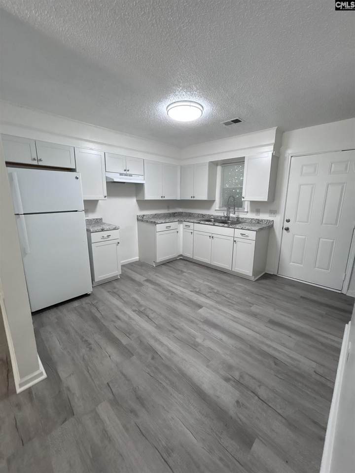 805 Central Drive - Photo 1