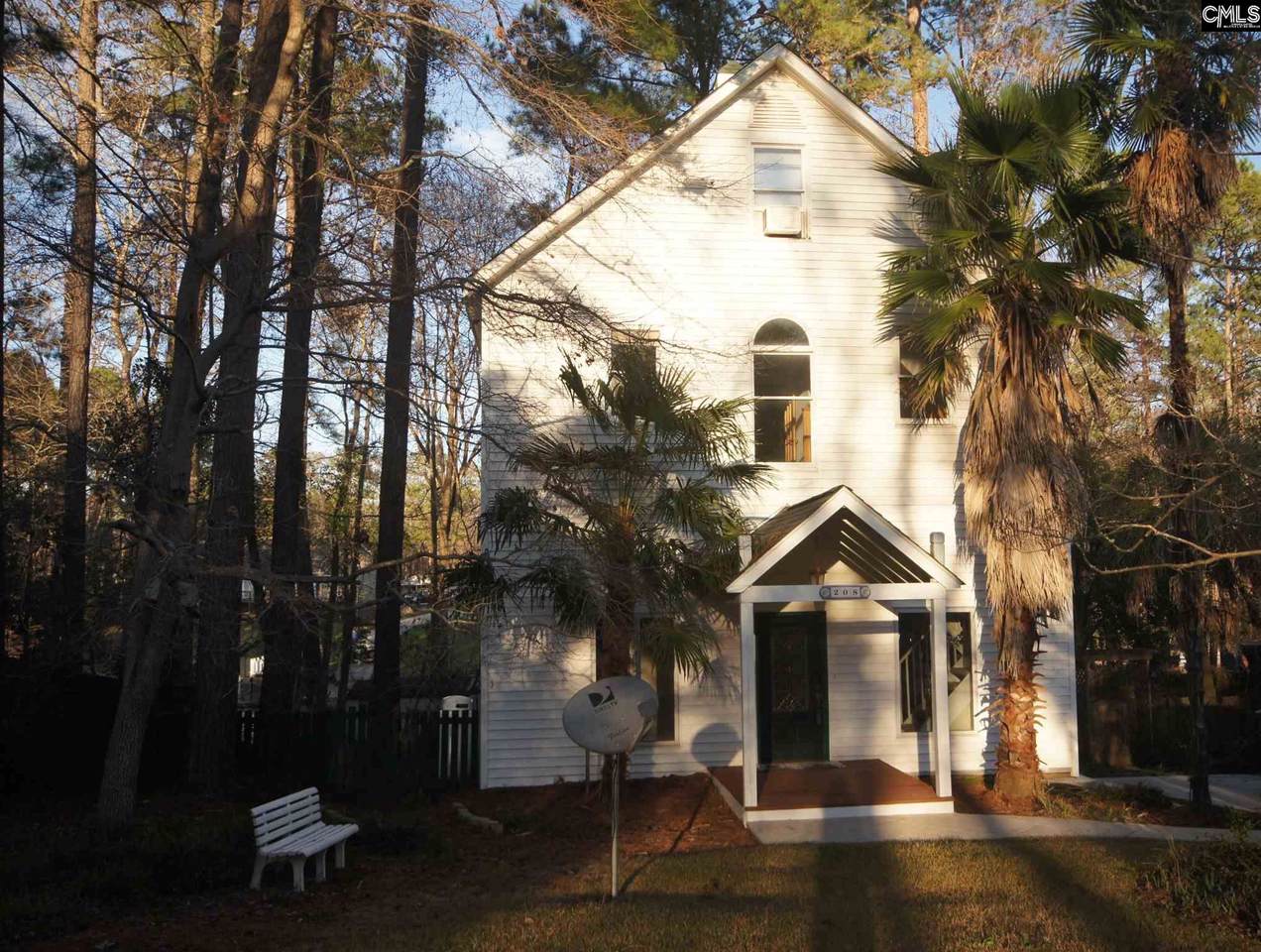 208 Lexington Lane - Photo 1