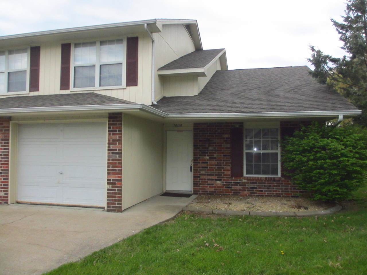 1604 Steamboat Ln - Photo 1 1604 Steamboat Ln - Photo 1