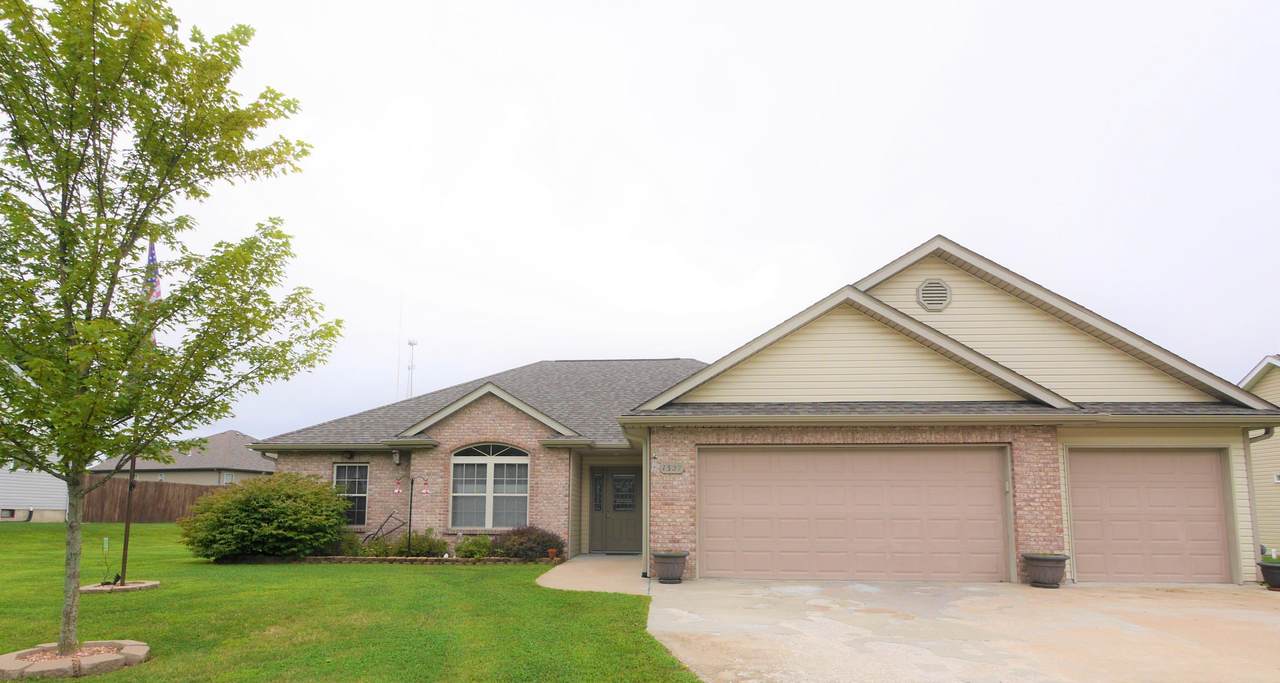 1327 Woodridge Ln - Photo 1
