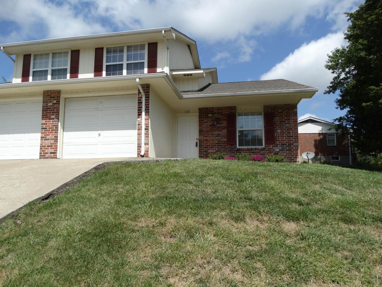 1715 Steamboat Ln - Photo 1
