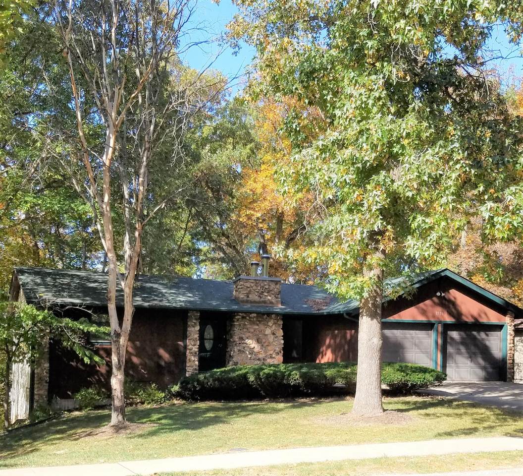 1901 Lovejoy Ln - Photo 1