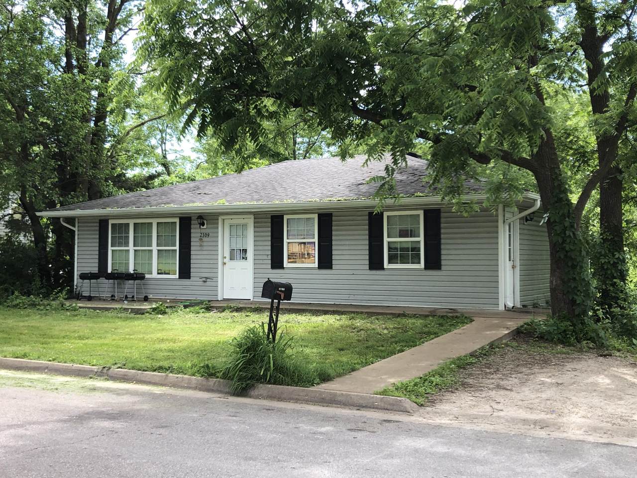 2309 Tremaine Dr - Photo 1