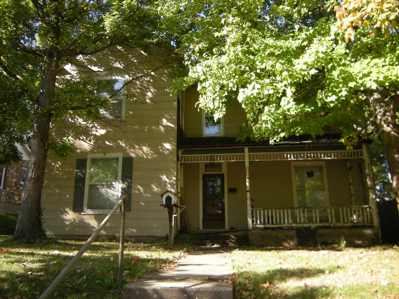815 6TH St - Photo 1