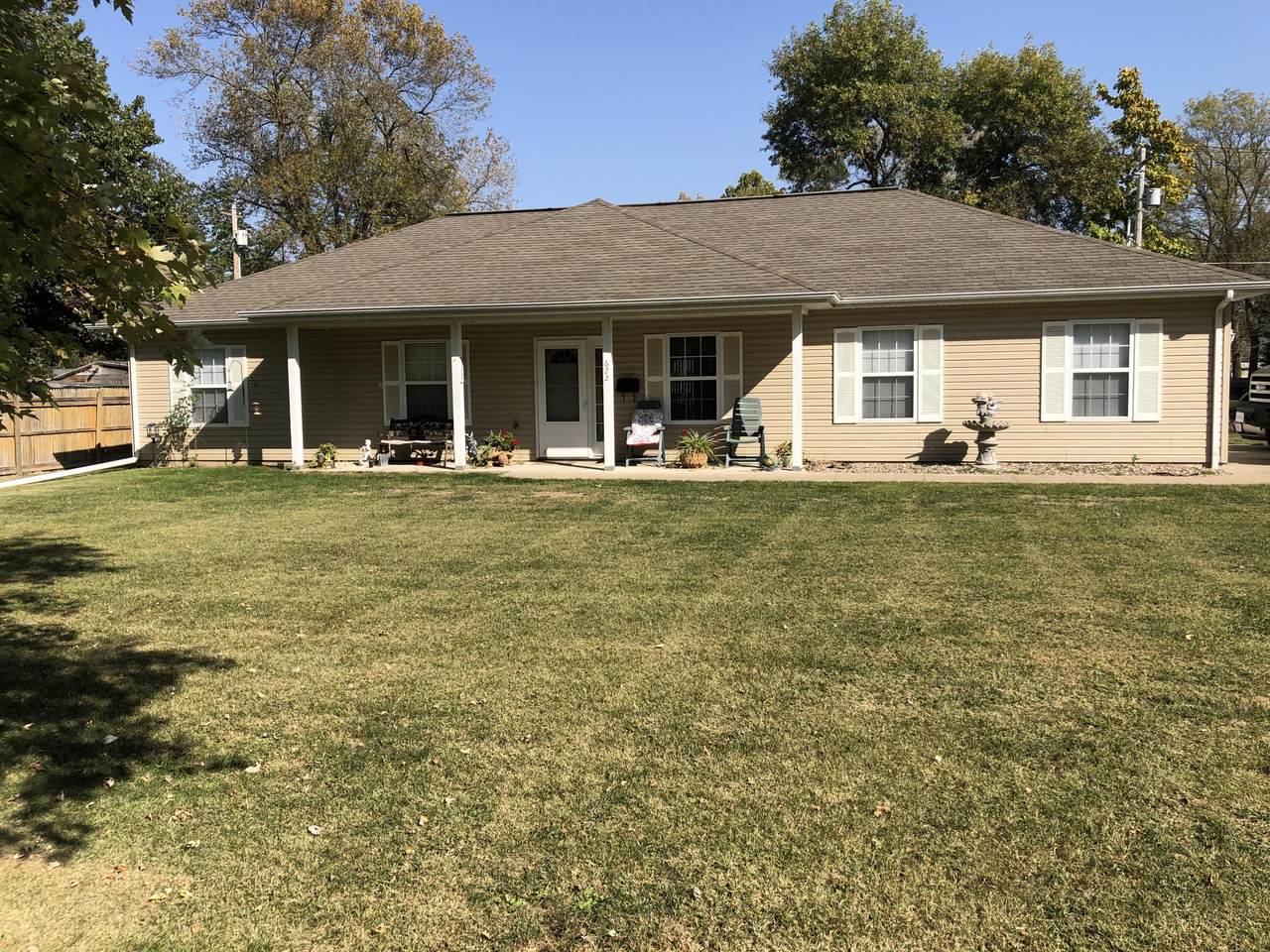 622 Allen St - Photo 1