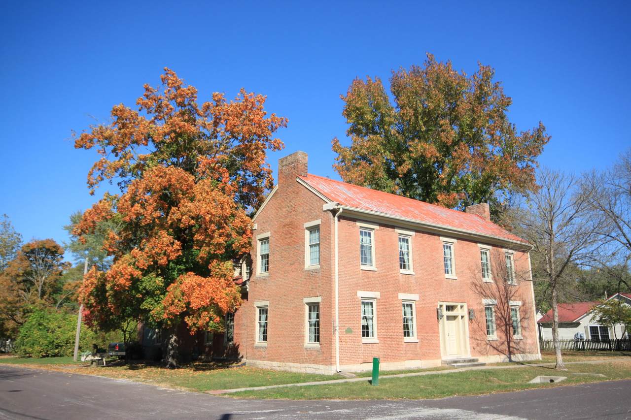 201 Columbia St - Photo 1