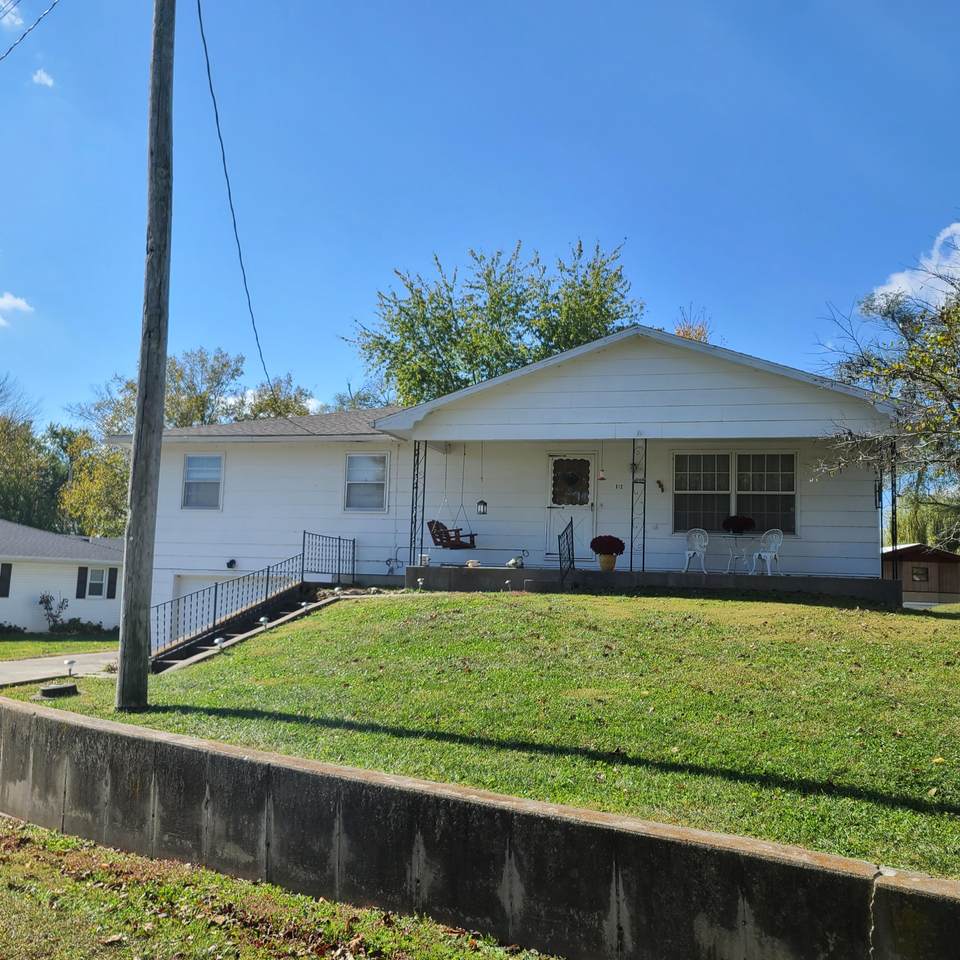 512 Roe St - Photo 1