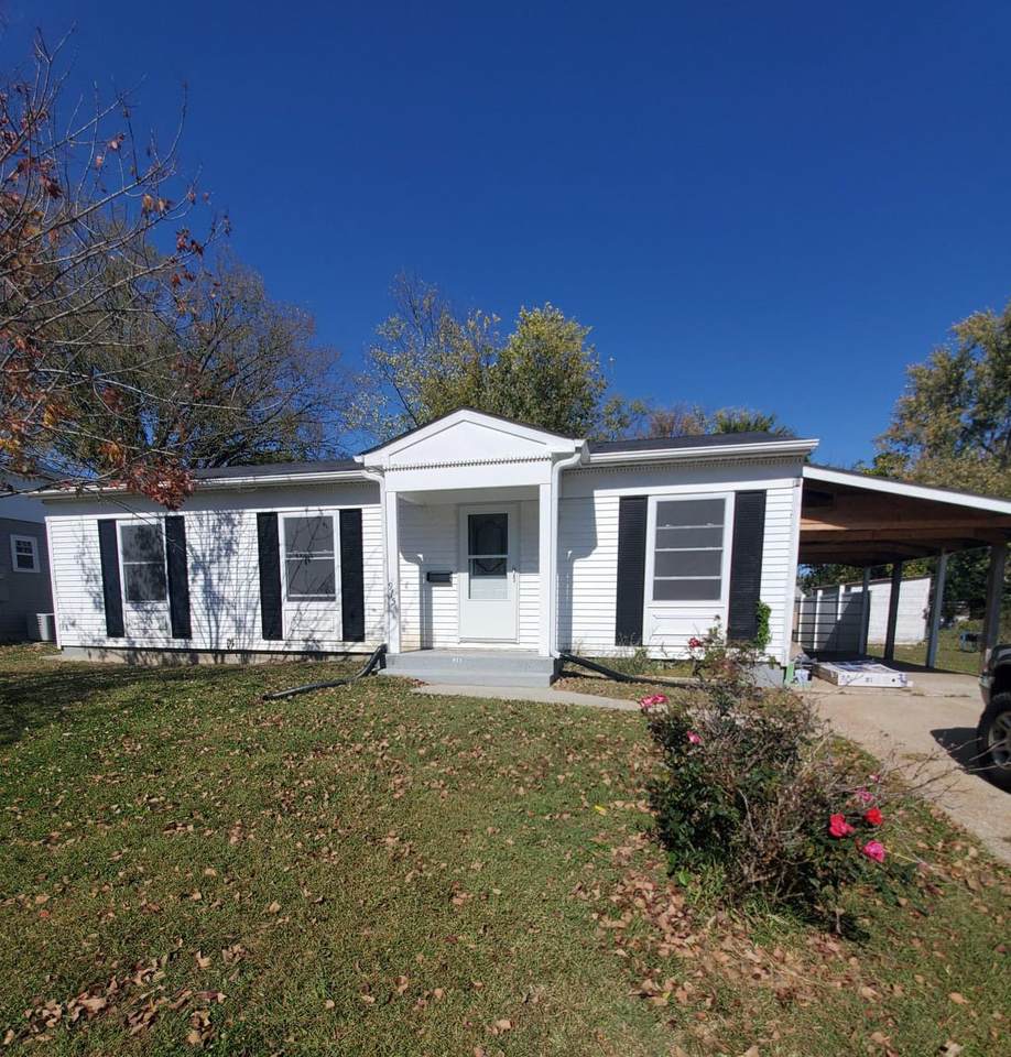 915 Mansfield St - Photo 1