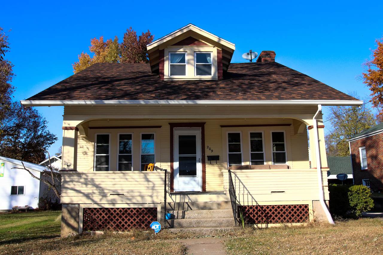 209 6TH St - Photo 1