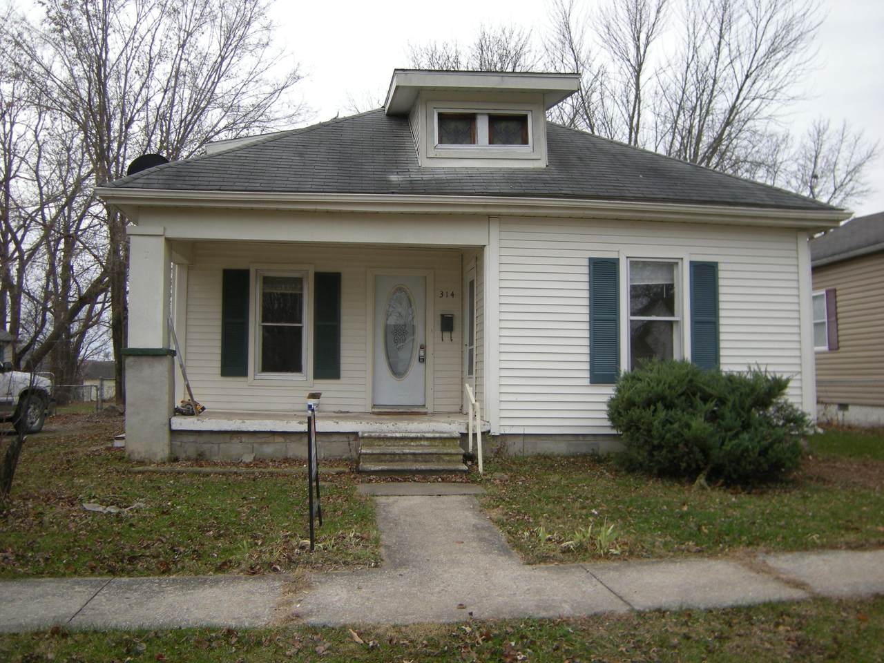 314 Maple St - Photo 1