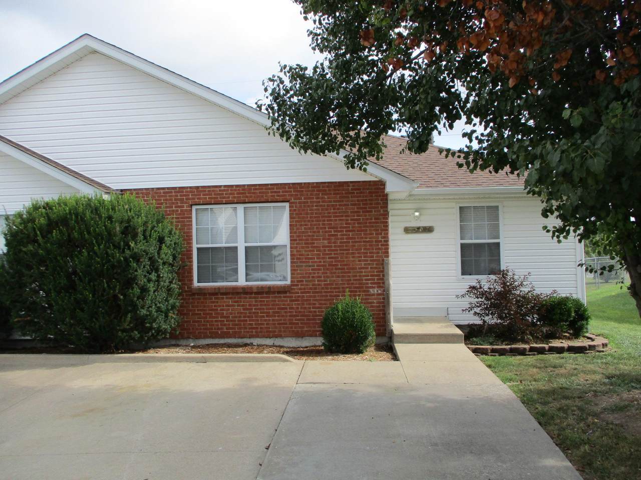 2507 Northampton Dr - Photo 1