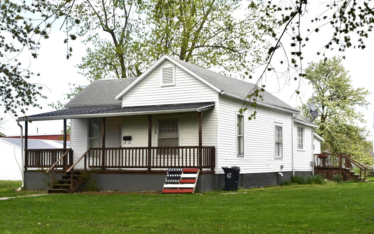 728 Clark St - Photo 1