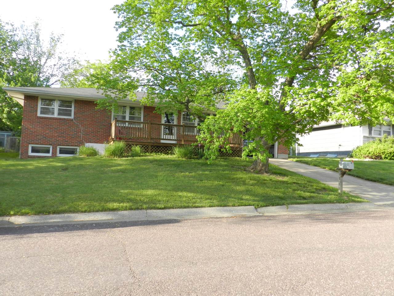 1646 Highridge Cir - Photo 1