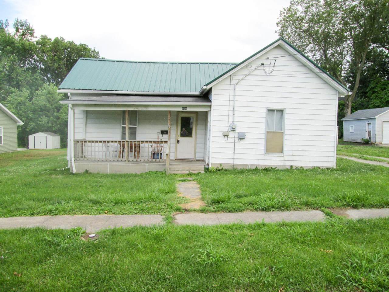 630 Robinson St - Photo 1