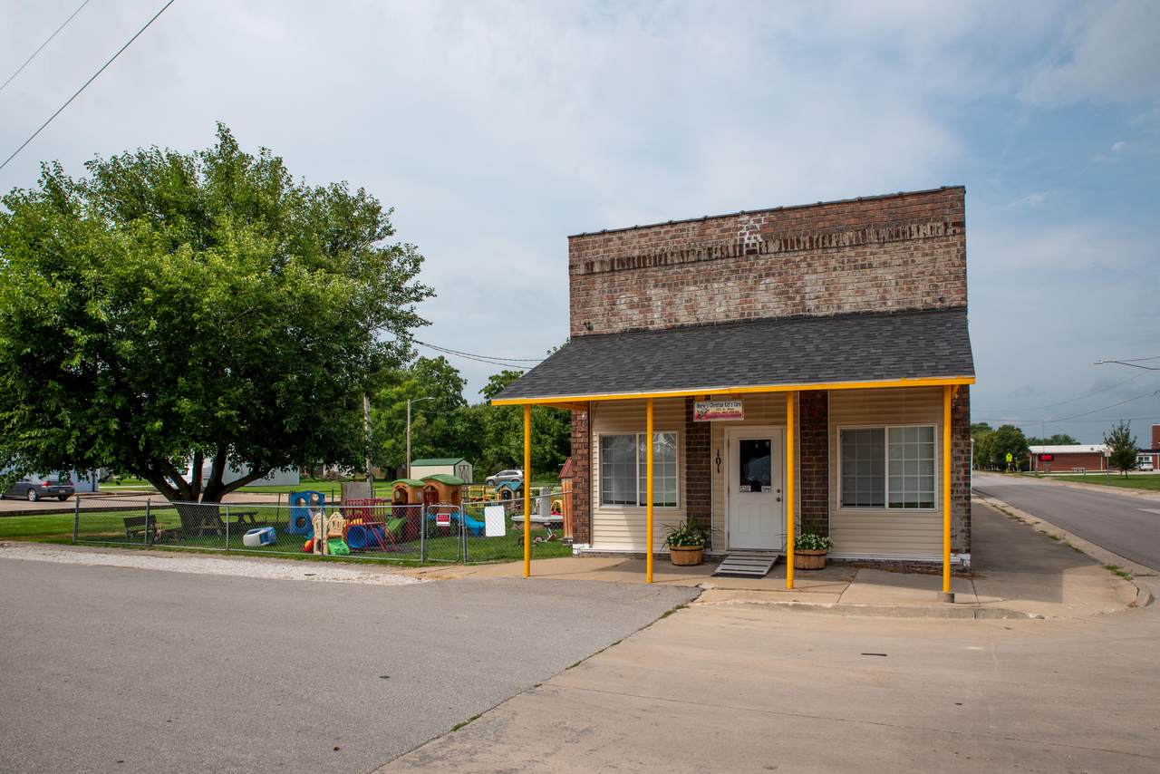 101 Main St - Photo 1