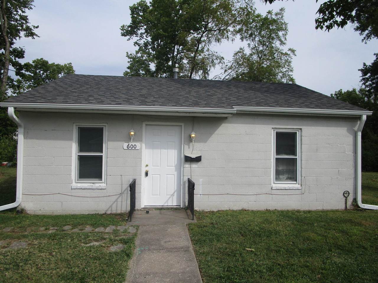 600 Oak St - Photo 1