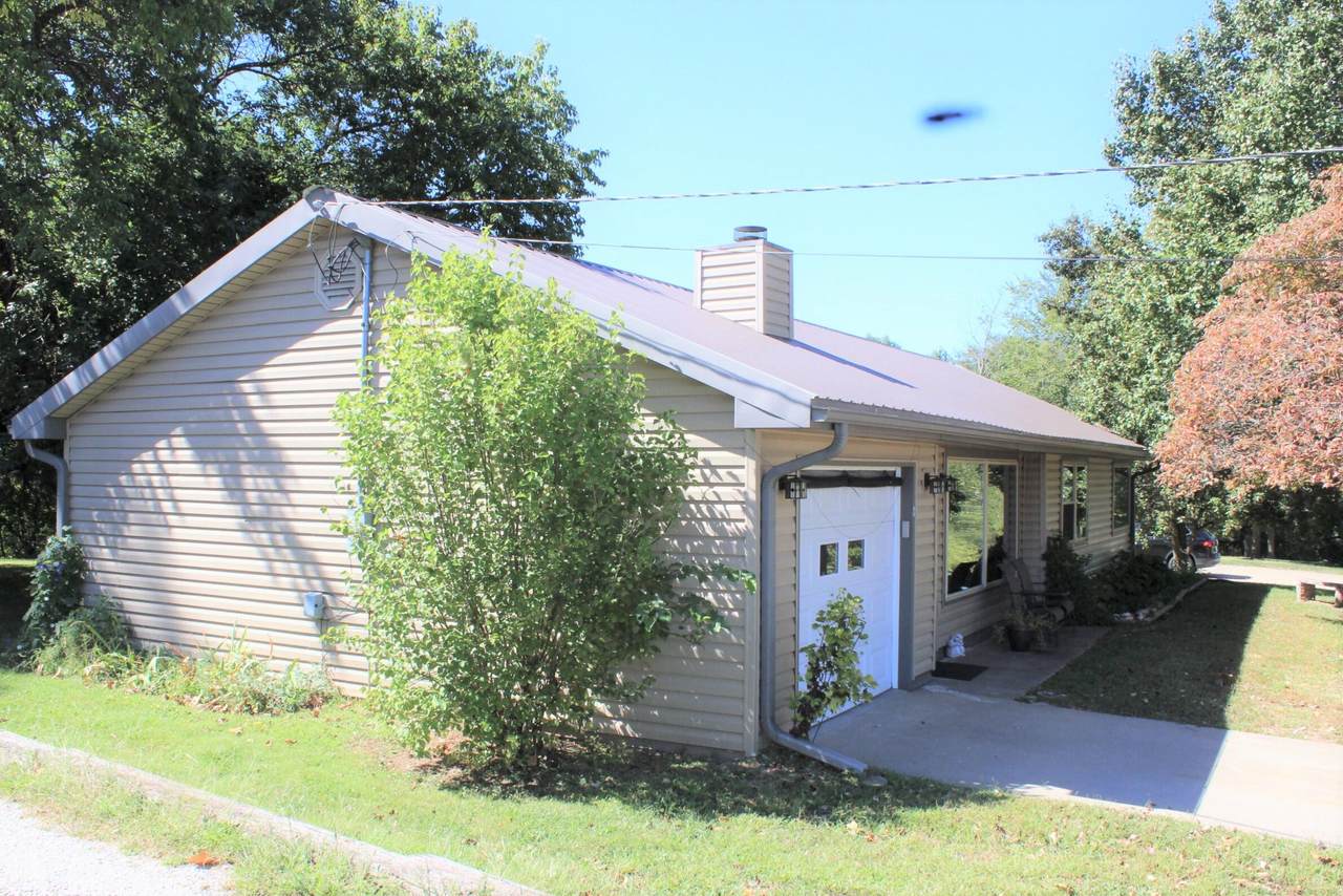 920 Riviera Dr - Photo 1