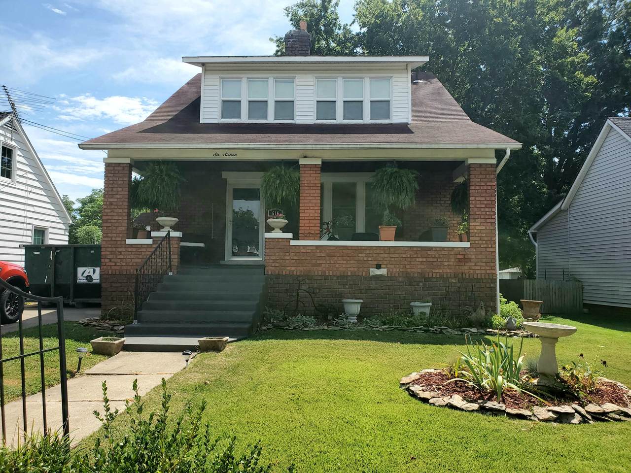 616 Carpenter St - Photo 1