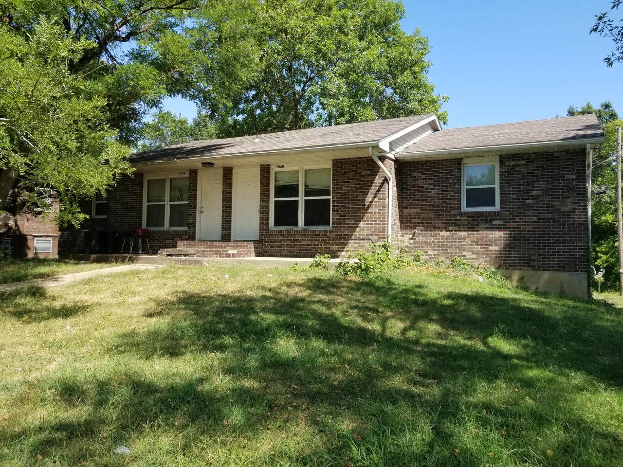 706 Demaret Dr - Photo 1