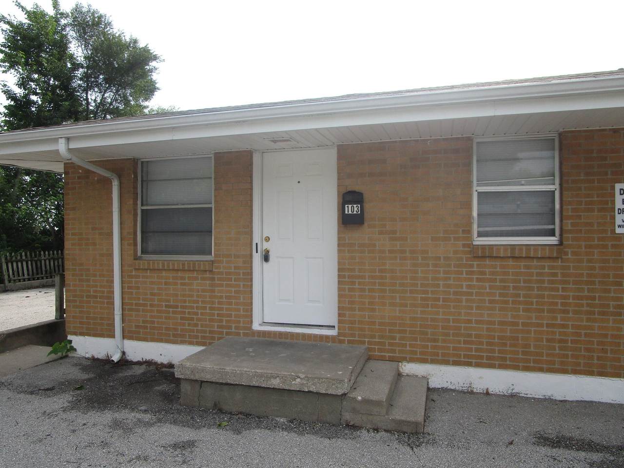 207 Highview Ave - Photo 1