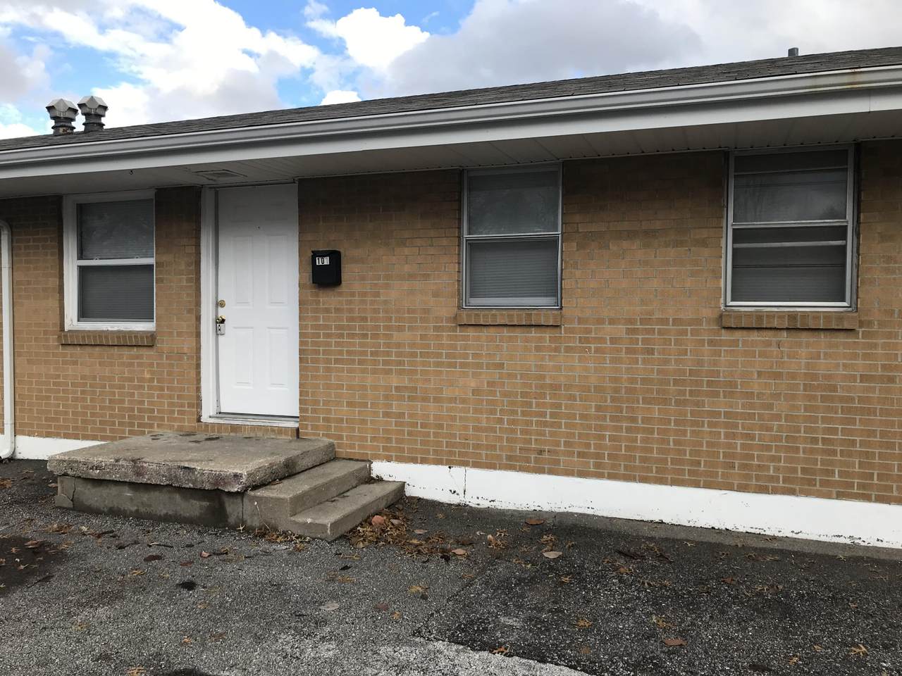 207 Highview Ave - Photo 1