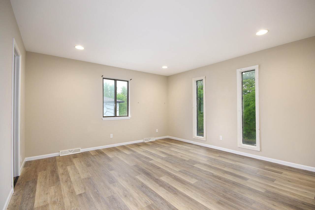 916 College Ave - Photo 1