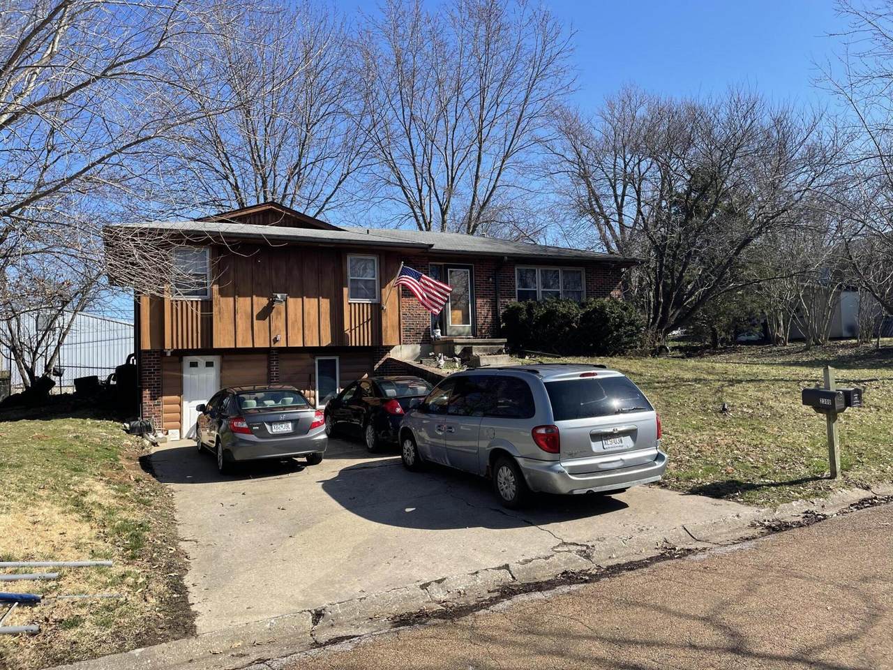 2300 Hawthorn Dr - Photo 1