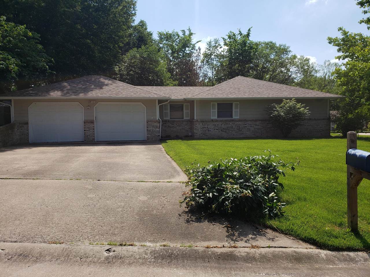 208 Alhambra Dr - Photo 1