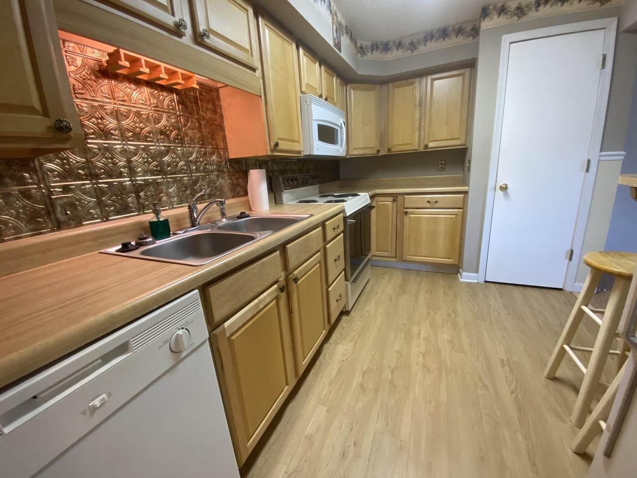 501 Columbia Dr - Photo 1