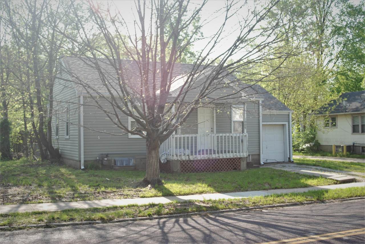 1006 Garth Ave - Photo 1