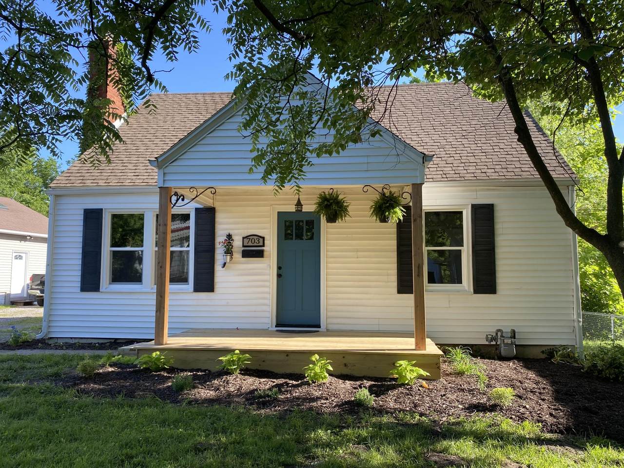 703 Ash St - Photo 1