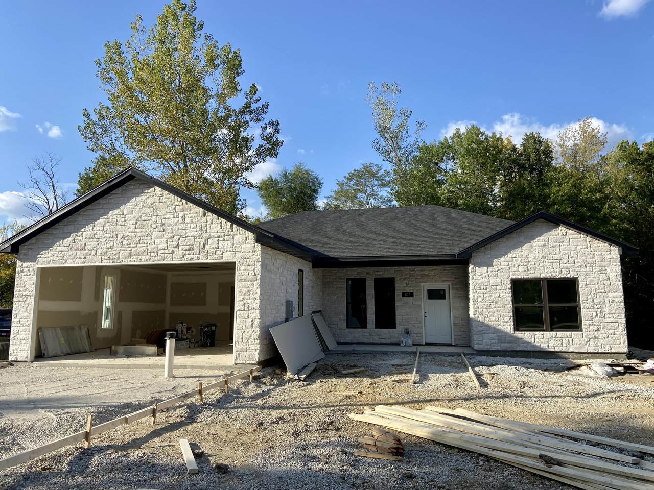 107 Sarah Dr - Photo 1