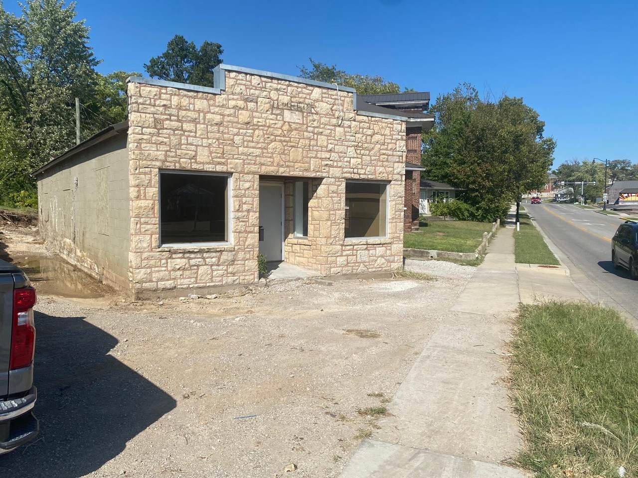 203 St Louis Ave - Photo 1