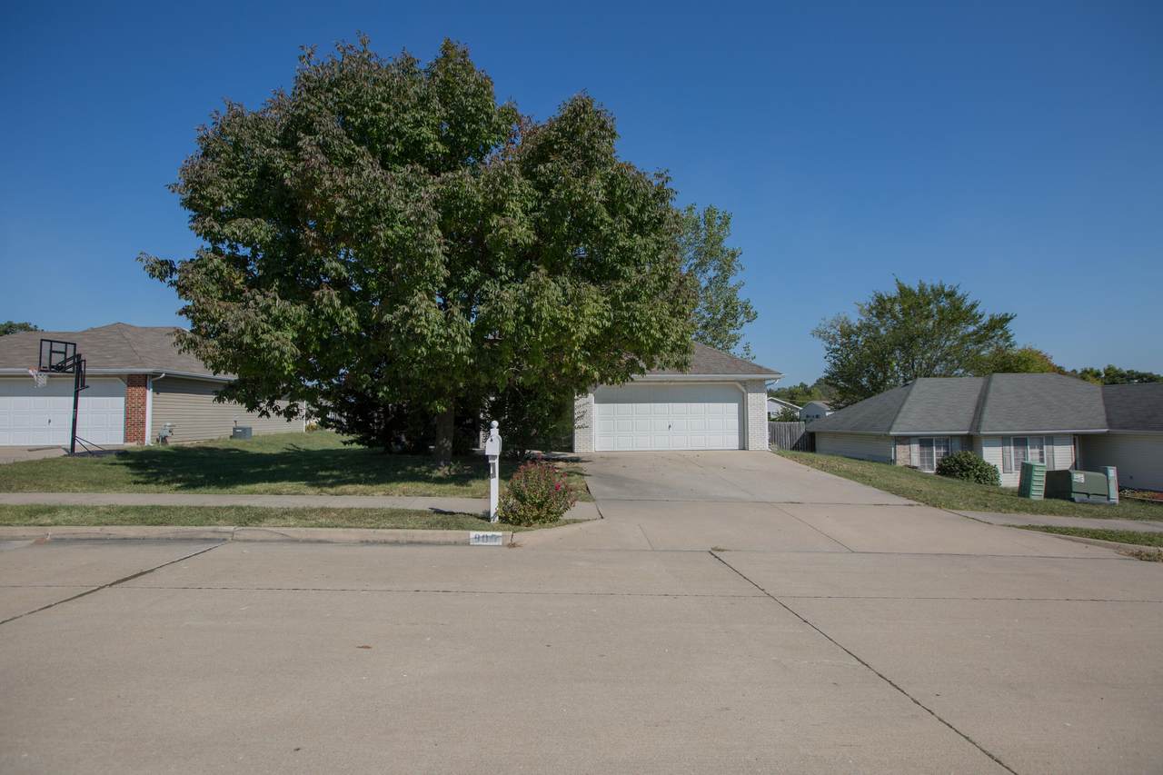 905 Thames Ct - Photo 1